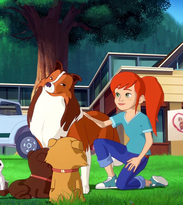 Im Garten vor Zoés Haus hockt Zoé neben Lassie auf dem Rasen. Vor den beiden sitzen drei Welpen unterschiedlicher Hunderassen.