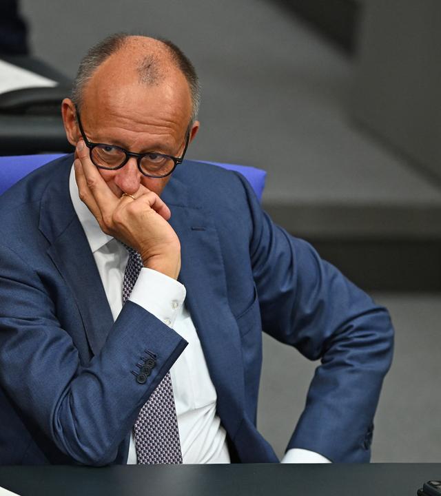 Bundeskanzler Friedrich Merz (CDU) bei einer Sitzung des Bundestags
