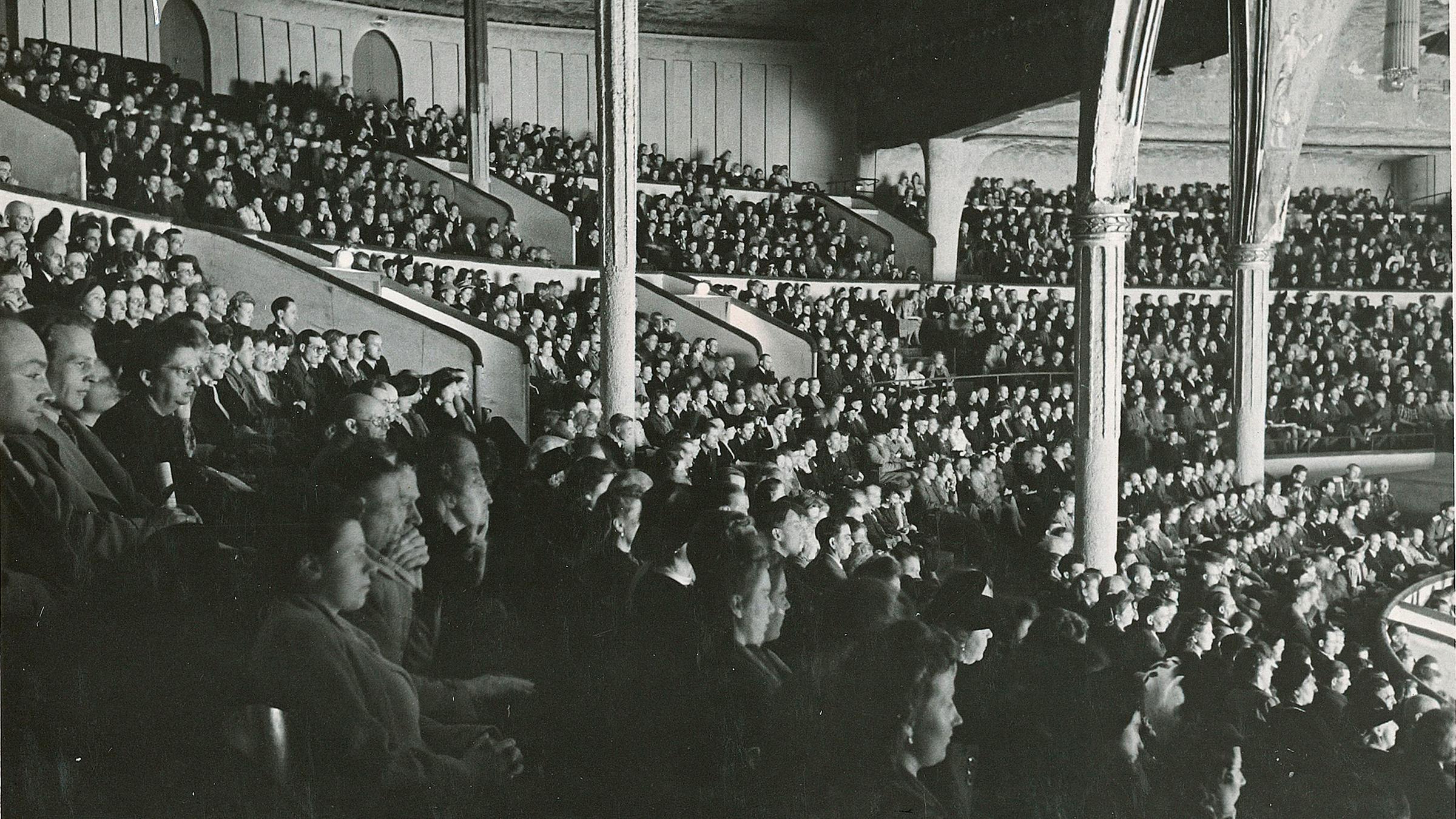 Saal des Palast Varietés um 1946