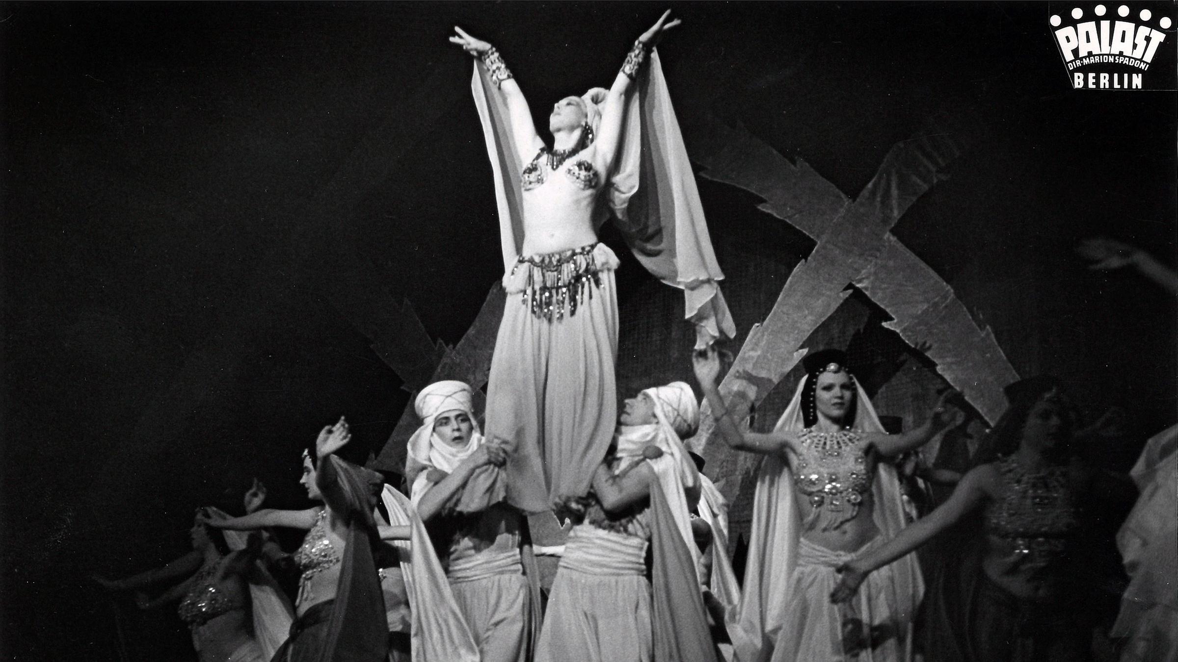 Ursula Deinert im ersten eigenen Nachkriegs-Ballettbild "Fata Morgana" im August 1946. 