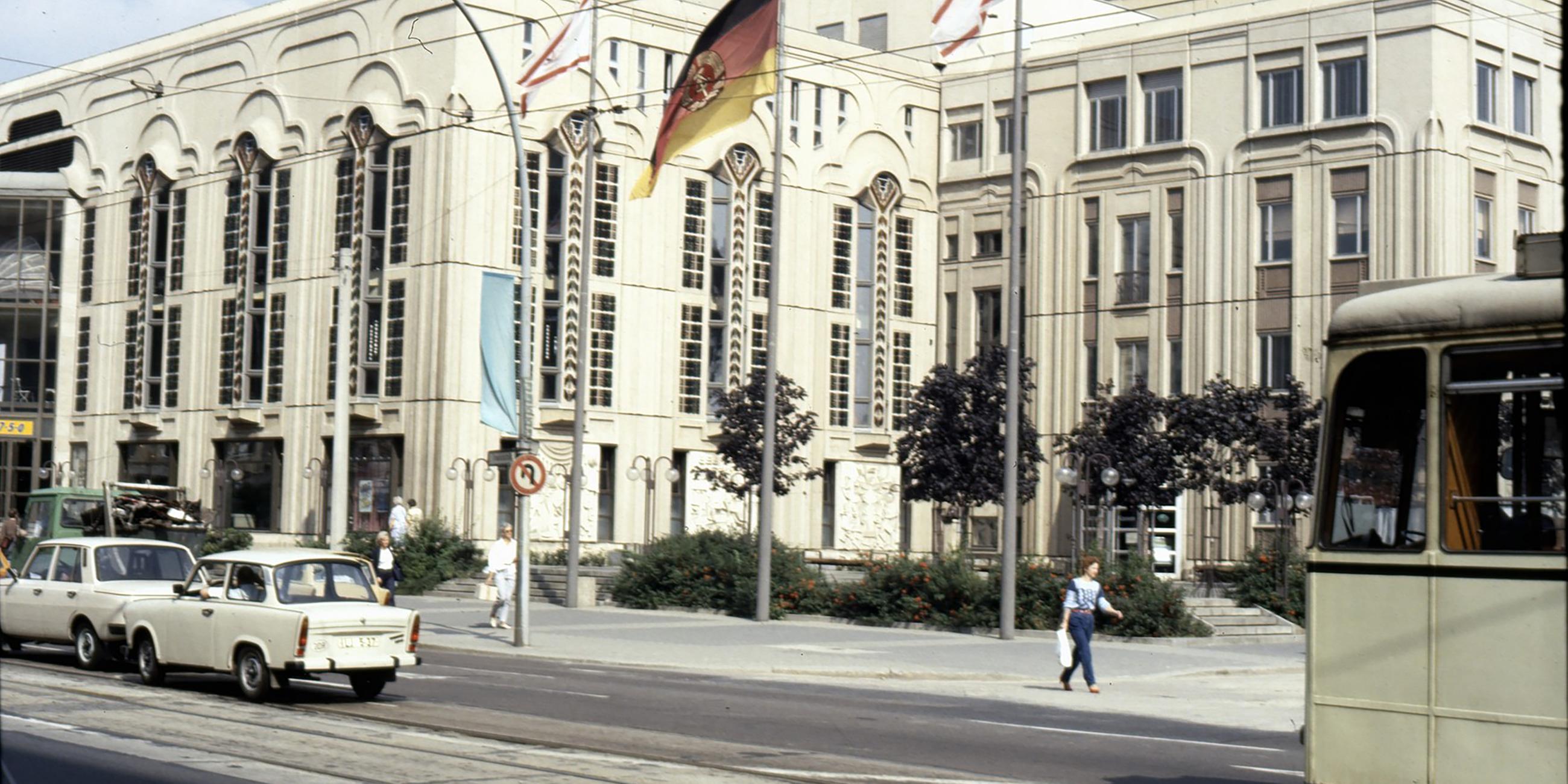 Neuer Friedrichstadt-Palast im September 1987