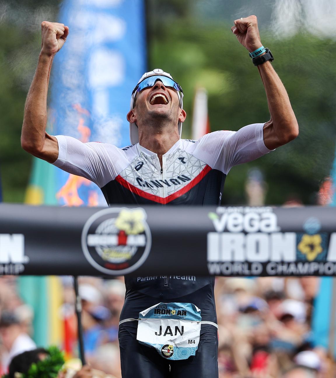 Jan Frodeno auf der Ziellinie beim Ironman Hawaii 2019