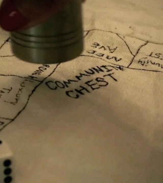 "Geistesblitze: Geld und Gold": Filmszene: Frühes Monopolyspiel aus Stoff.