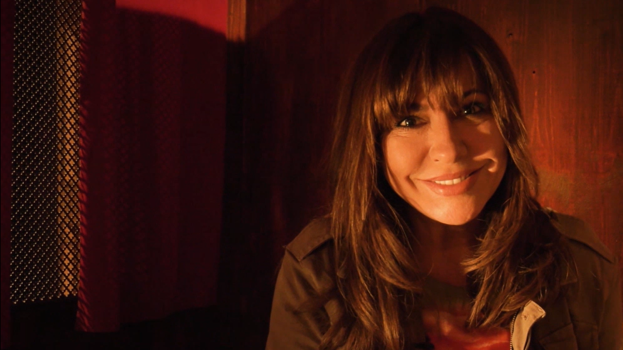 Dorfhelferin Katja Baumann sitzt in Pfarrer Sonnleitners Beichtstuhl und lüftet dort ein brisantes Geheimnis - worum wird es sich wohl handeln? Finden Sie es heraus!