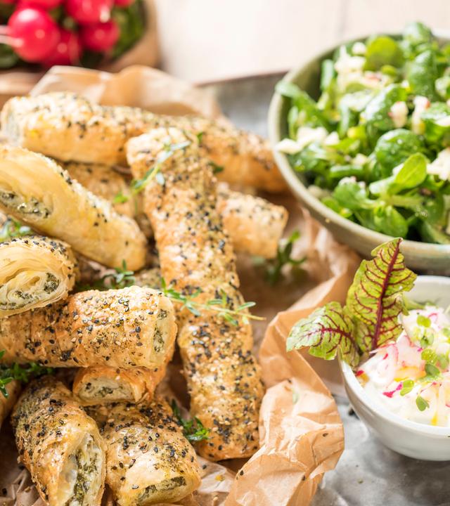 Frühlingsstangen mit Spinat-Käse-Füllung