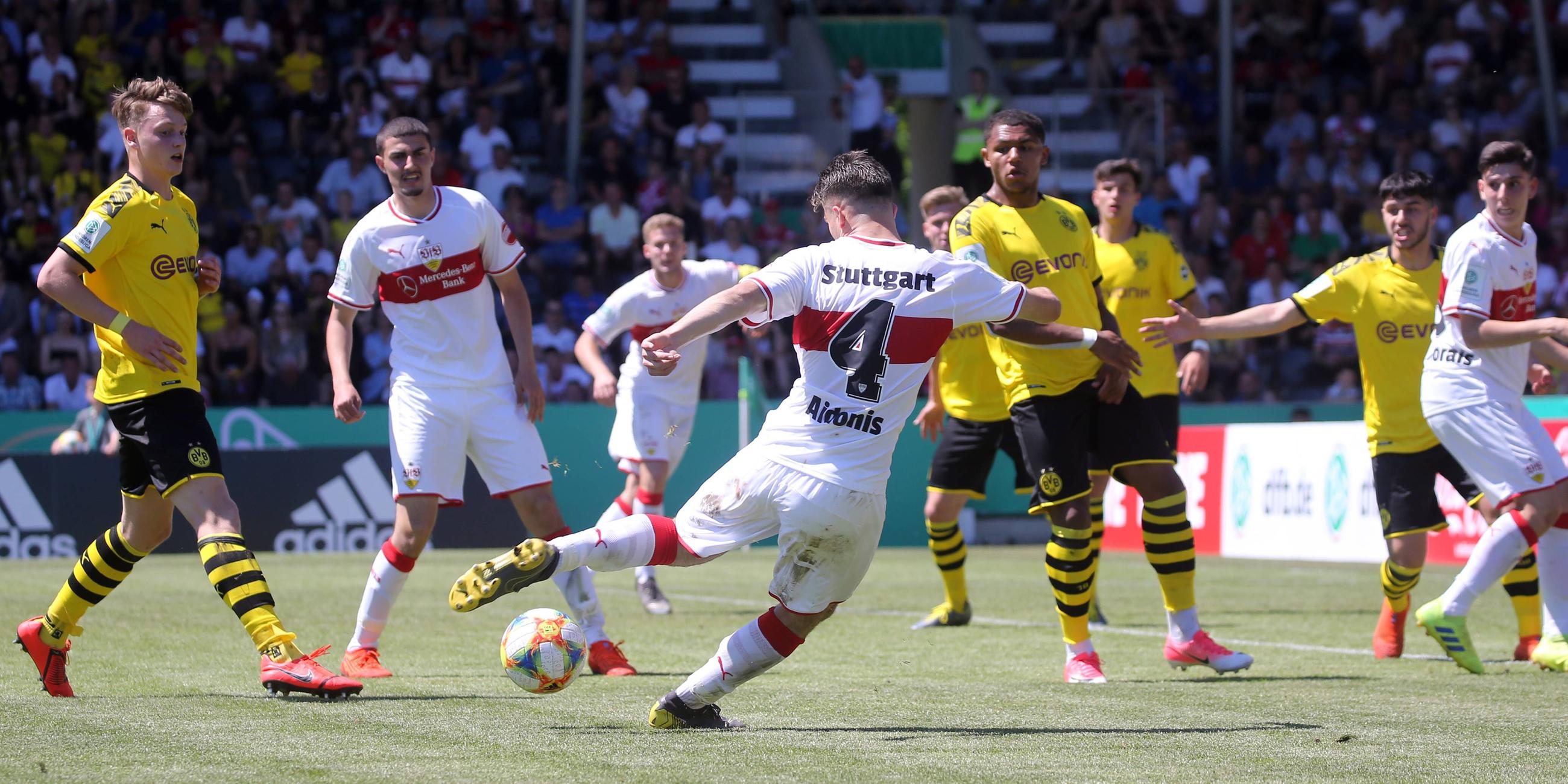 Fußball: Finale der Deutschen A-Junioren-Meisterschaft zwischen VfB Stuttgart und Borussia Dortmund am 2. Juni 2019
