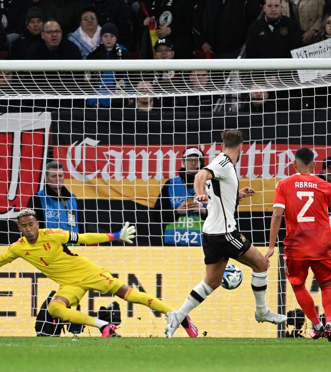 25.03.2023, Fußball-Länderspiele Deutschland - Peru: Niclas Füllkrug (2. von rechts) erzielt das Tor zum 2:0.