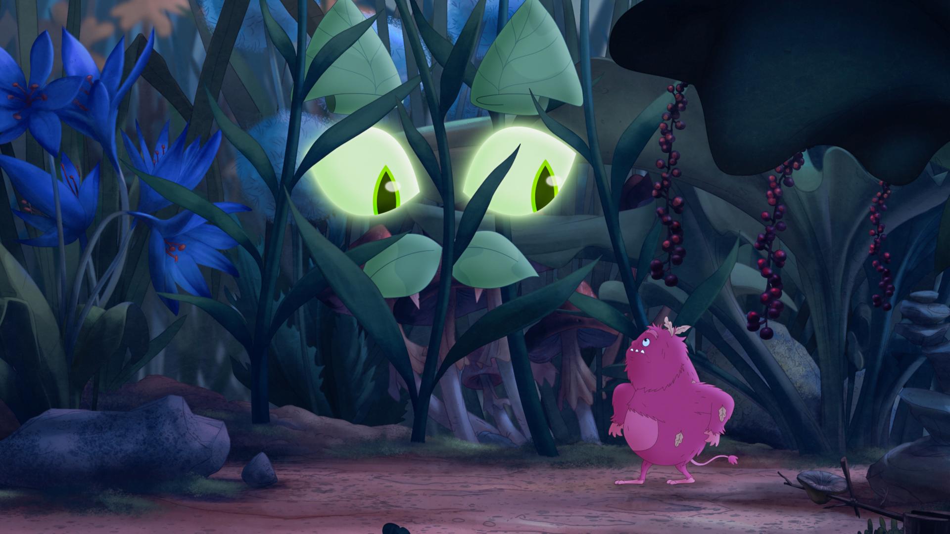 Schrat Dornwald steht erschrocken nachts im Wald, in die Augen einer riesigen Katze blickend.