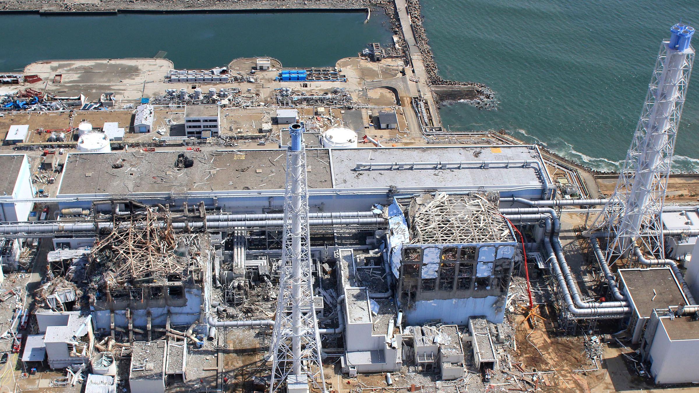 Das zerstörte Kernkraftwerk Fukushima von oben.
