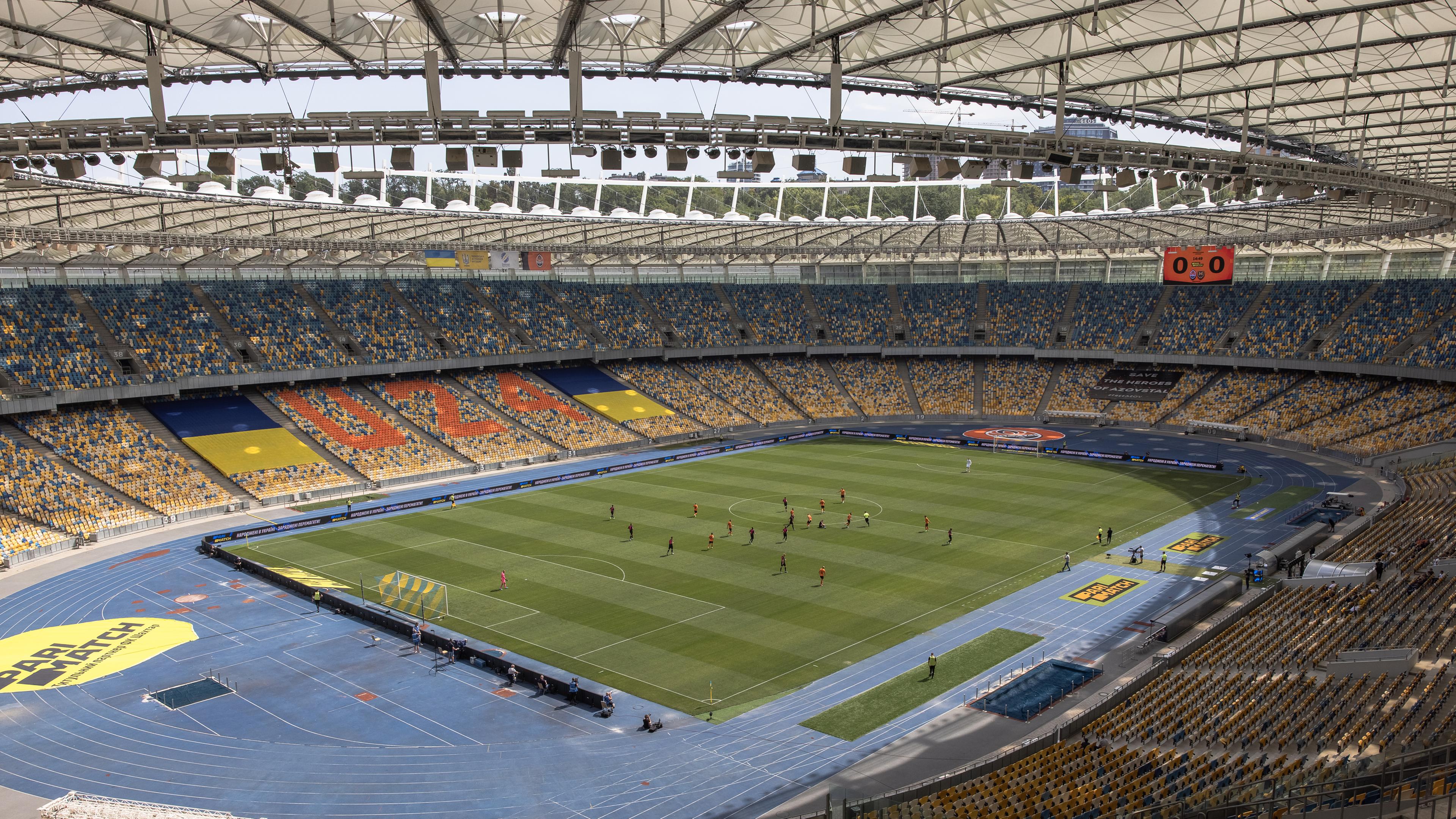 Die ukrainische Fußball-Liga wurde im Olympiastadion in Kiew wieder angepfiffen