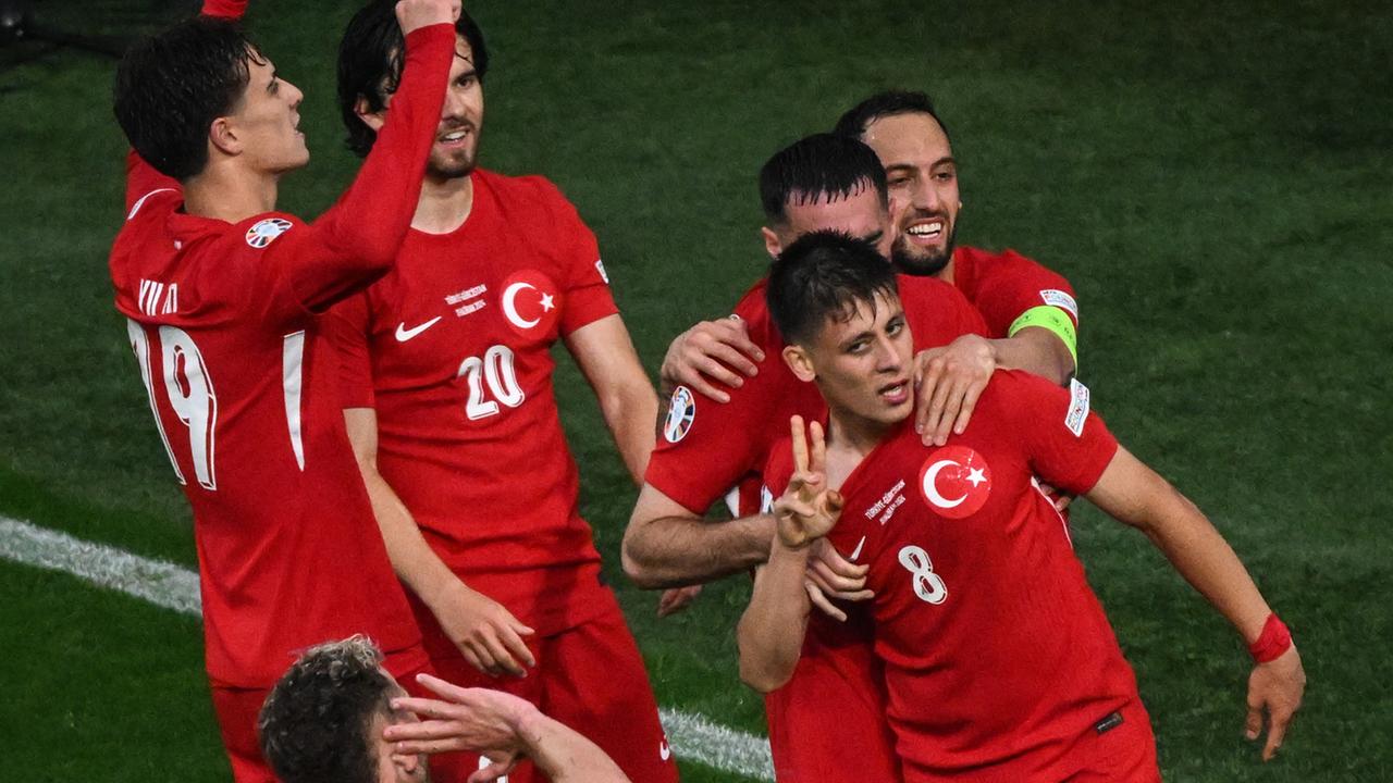 FußballEM Türkei mit Feuer ins "Heimspiel" gegen Portugal ZDFheute
