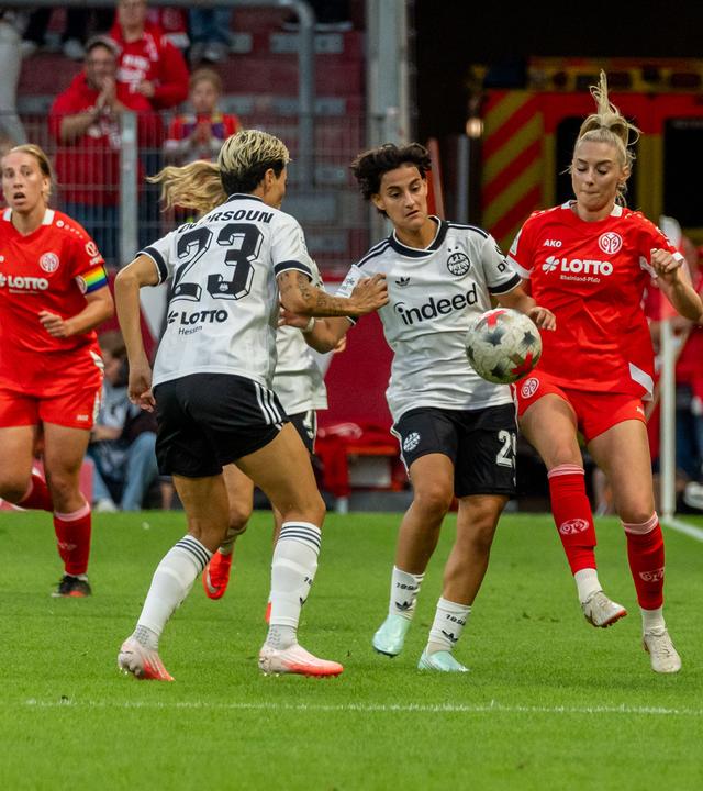 Fußball, Frauen-Bundesliga: Mainz 05 - Eintracht Frankfurt.