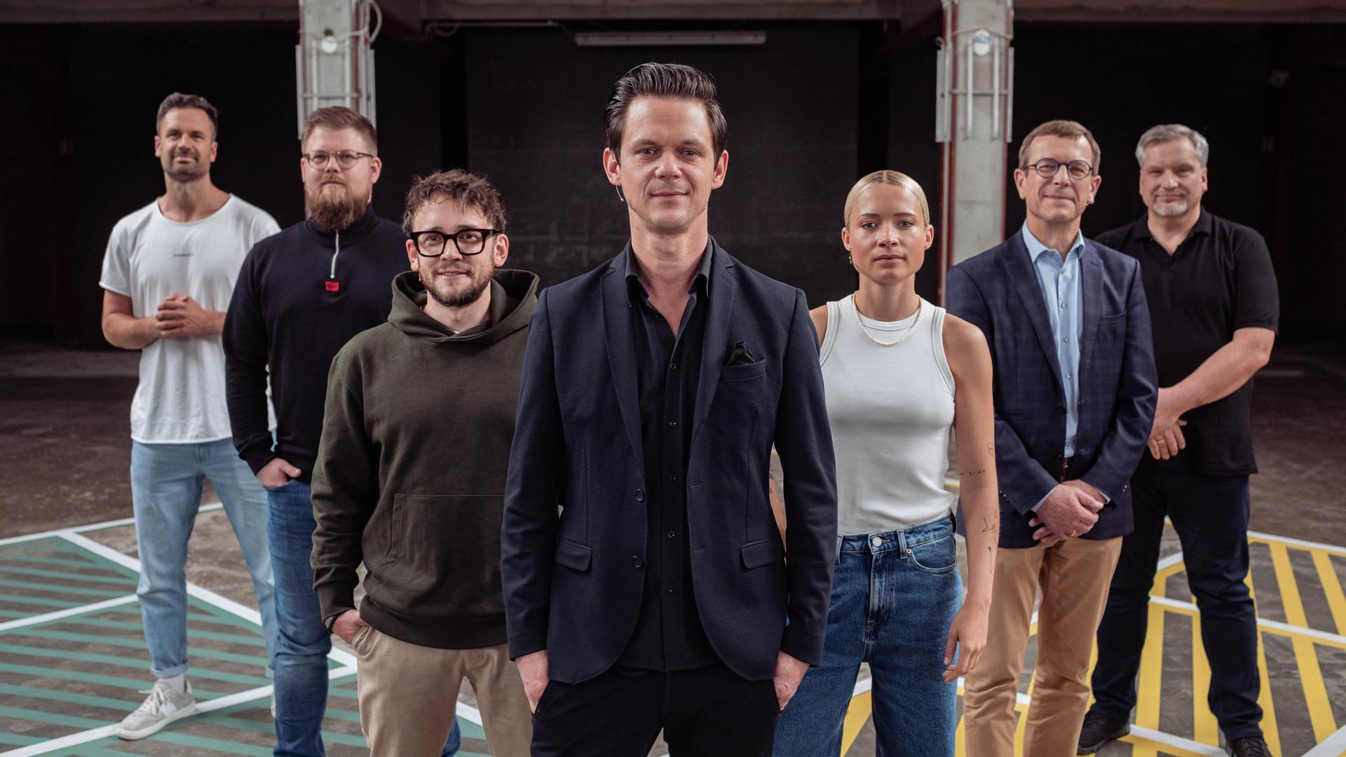 Jo Schück mit den Gästen der Sendung.