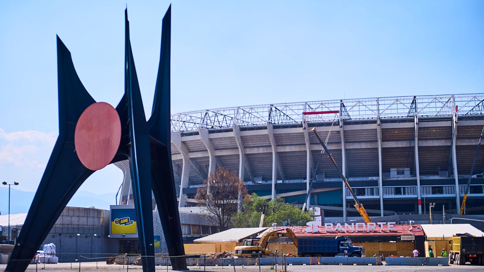 Von außen das Aztekenstadion in Mexiko-Stadt, wo das Eröffnungsspiel zwischen Mexiko und Südafrika