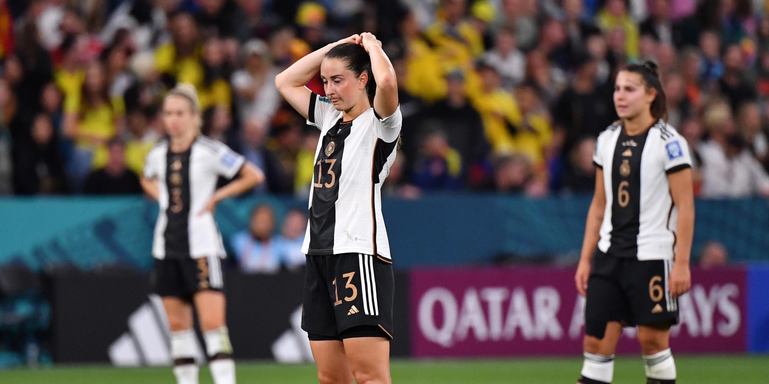 Enttäuschte deutsche Spielerinnen nach der Niederlage gegen Kolumbien.