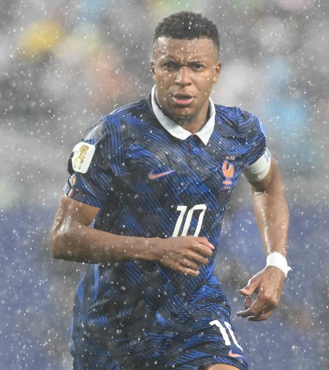 Fußball-WM 2026: Frankreich gegen Irak, Kylian Mbappe im Regen