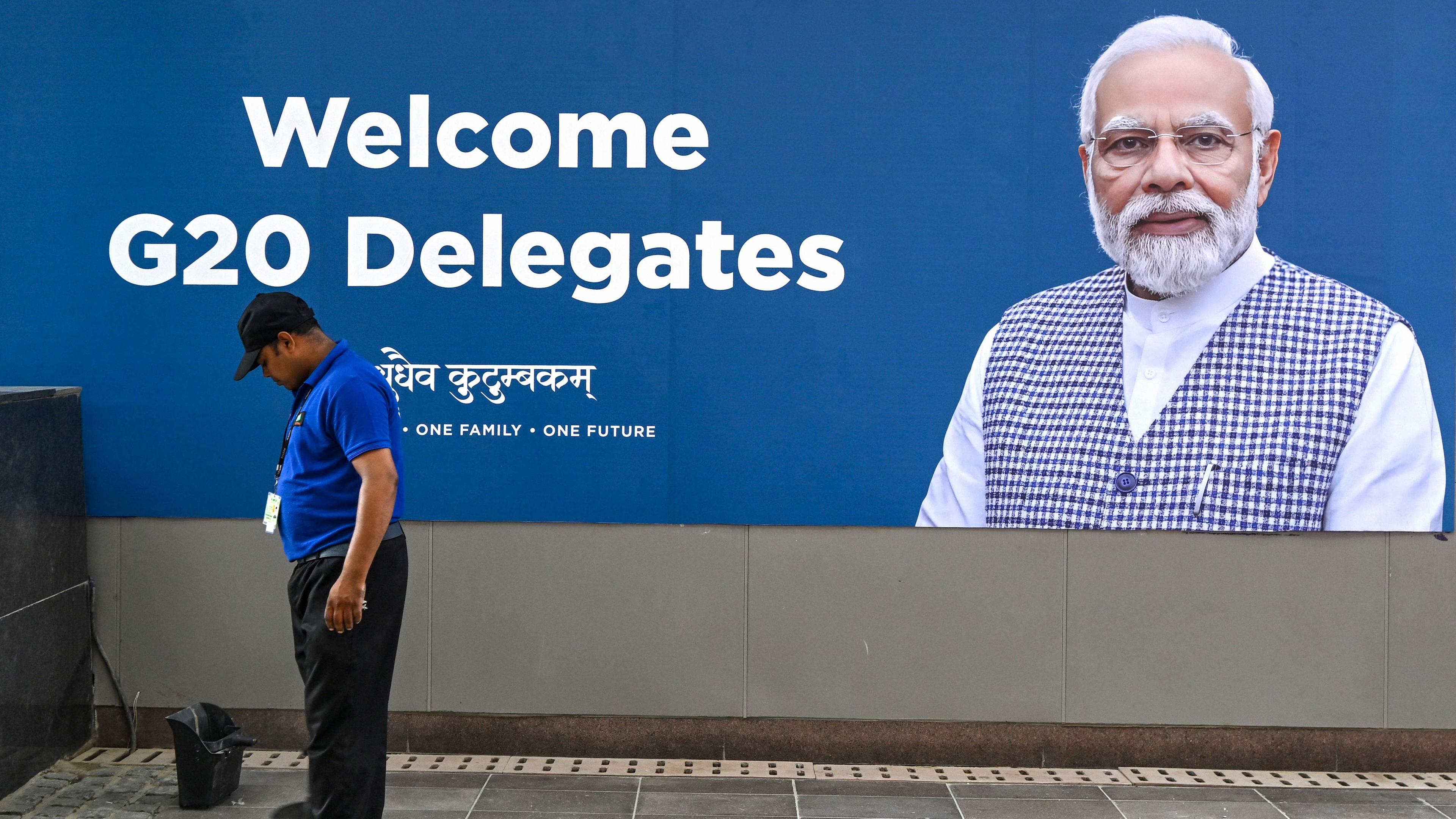 Plakat mit Indiens Premierminister Narendra Modi zum G20-Gipfel.