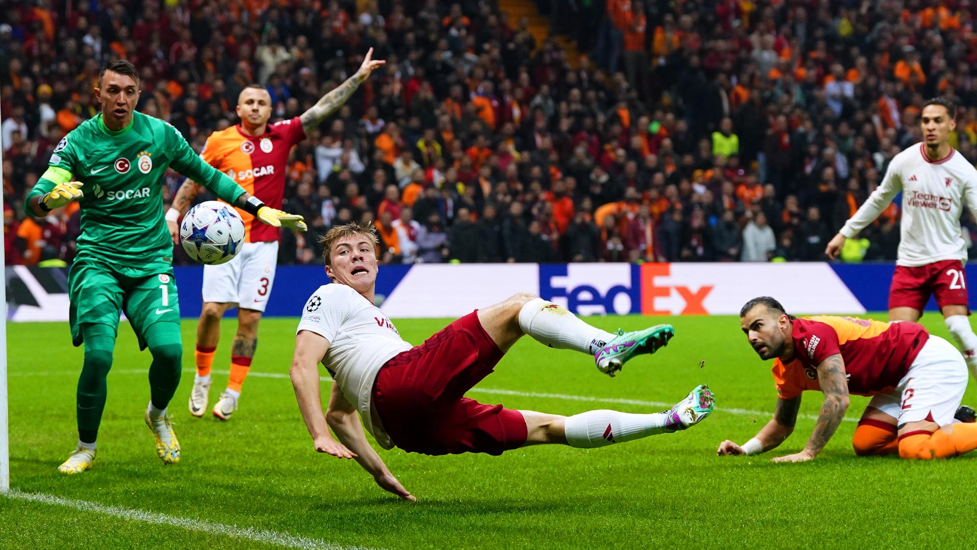 Rasmus Hojlund (Manchester United, Mitte) in Aktion.