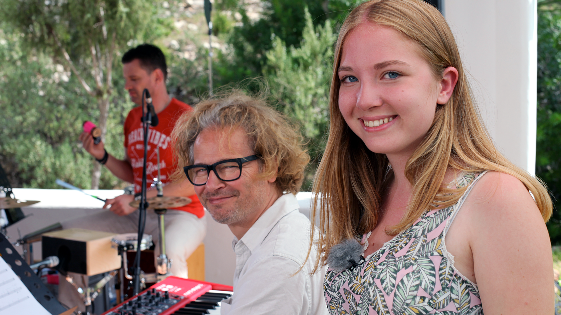 Dein-Song-Kandidatin Isabel bei der Bandprobe im Komponistencamp auf Ibiza.