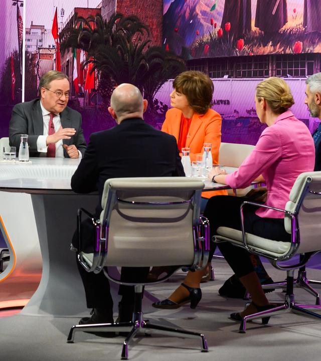 von links: Katrin Eigendorf, Armin Laschet, Maybrit Illner, Michel Abdollahi, Stormy-Annika Mildner, Hans-Jakob Schindler