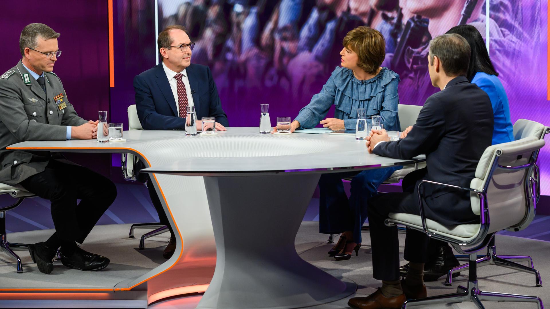 von links.: von links.: André Wüstner, Alexander Dobrindt, Maybrit Illner, Irene Mihalic,Holger Stark