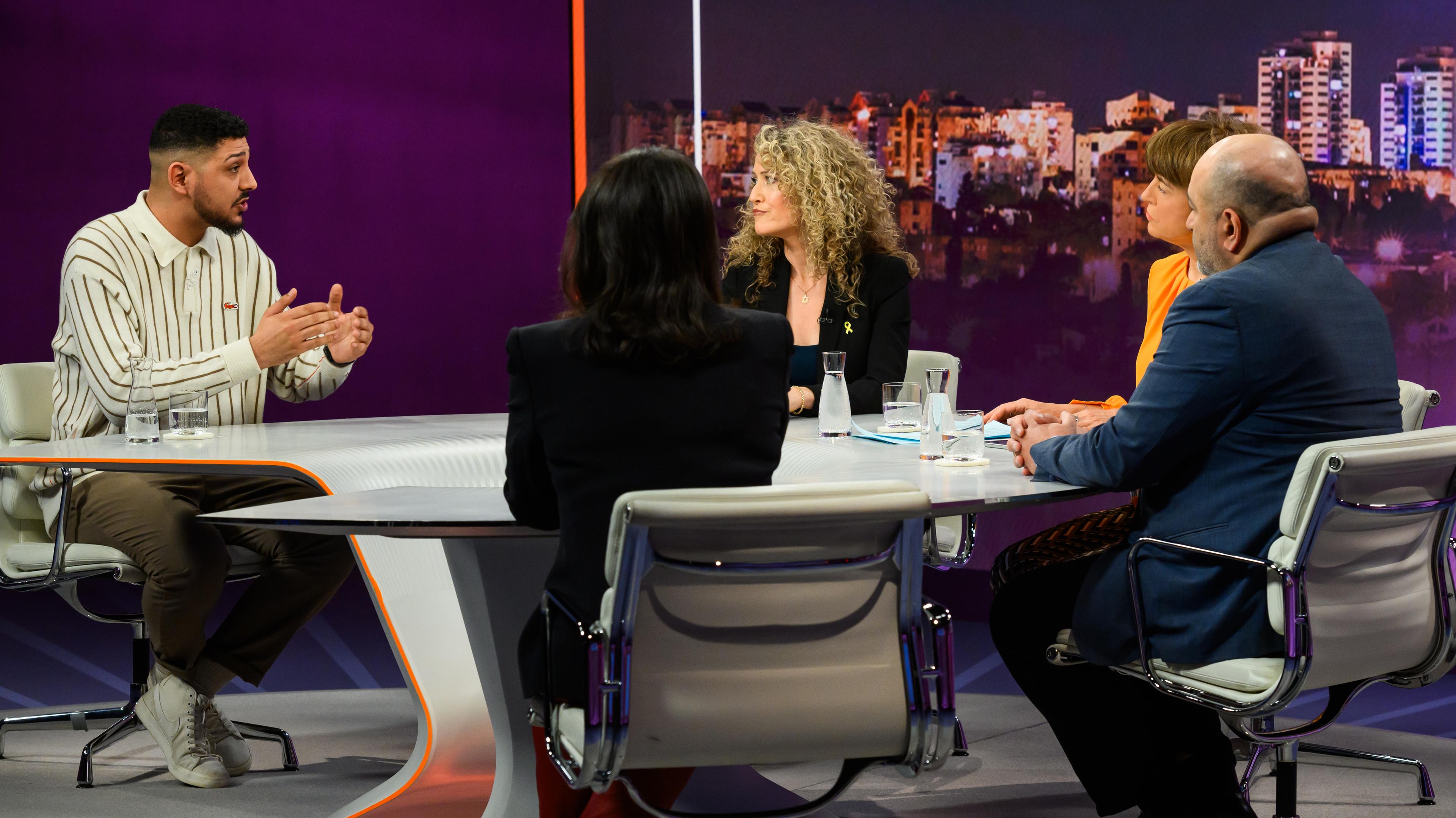 Von links: Abdul Kader Chahin, Melody Sucharewicz, Maybrit Illner, Omid Nouripour, Düzen Tekkal Schalte: Souad Mekhennet