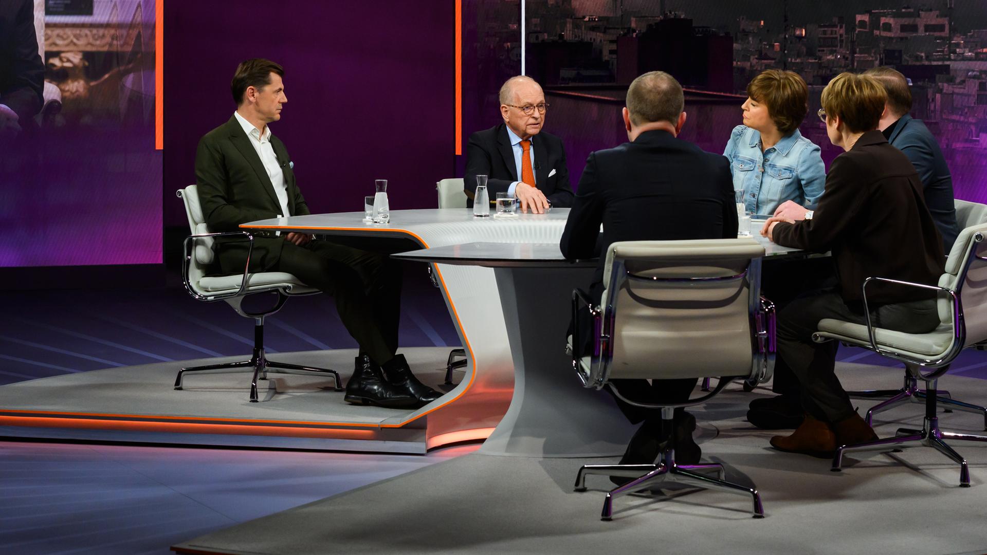 Maybrit Illner diskutiert mit Daniel Gerlach, Wolfgang Ischinger, Adis Ahmetovic, Veronika Grimm, Peter R. Neumann