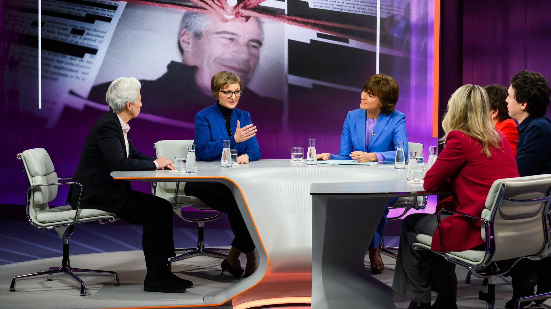 Maybrit Illner diskutiert mit Marie-Agnes Strack-Zimmermann, Franziska Brantner,  Margot Käßmann, Daniel Laufer und Annett Meiritz