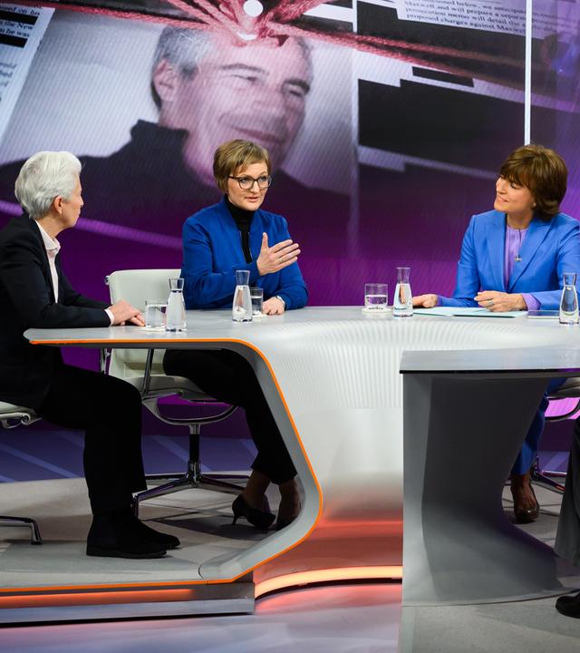 Maybrit Illner diskutiert mit Marie-Agnes Strack-Zimmermann, Franziska Brantner,  Margot Käßmann, Daniel Laufer und Annett Meiritz