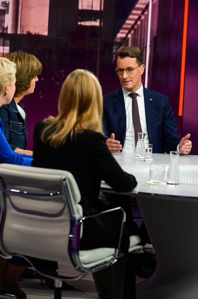 von links: Ruud Koopmans, Melanie Amann, Manuela Schwesig, Maybrit Illner, Hendrik Wüst, Katharina Dröge