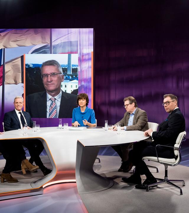 Zu Gast bei Maybrit Illner sind der stellvertretende CDU-Fraktionschef Norbert Röttgen, SPD-Außenpolitiker Ralf Stegner, Oleksii Makeiev, Botschafter der Ukraine in Deutschland, und die Friedens- und Konfliktforscherin Nicole Deitelhoff.
