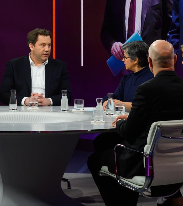 v.l.: Hildegard Müller, Lars Klingbeil, Shakuntala Banerjee, Eva Quadbeck, Gabriel Felbermayr