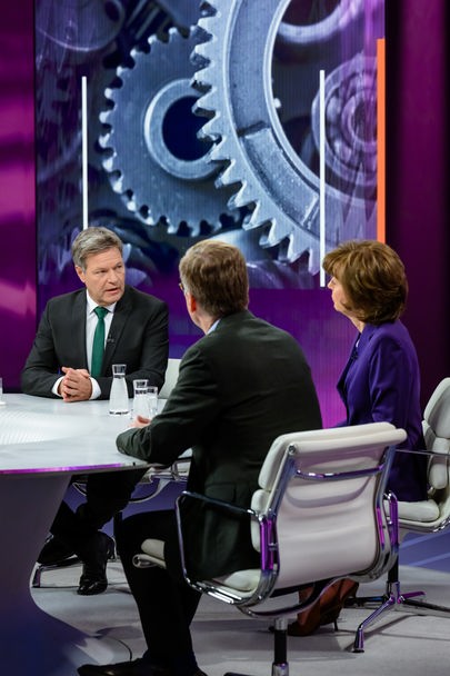 Von links: Robert Habeck, Maybrit Illner, Michael Hüther, Nicole Deitelhoff