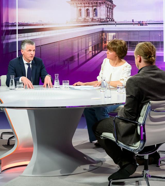 Zu Gast bei Maybrit Illner sind Eva Quadbeck, Thorsten Frei, Sigmar Gabriel und Christian Stecker