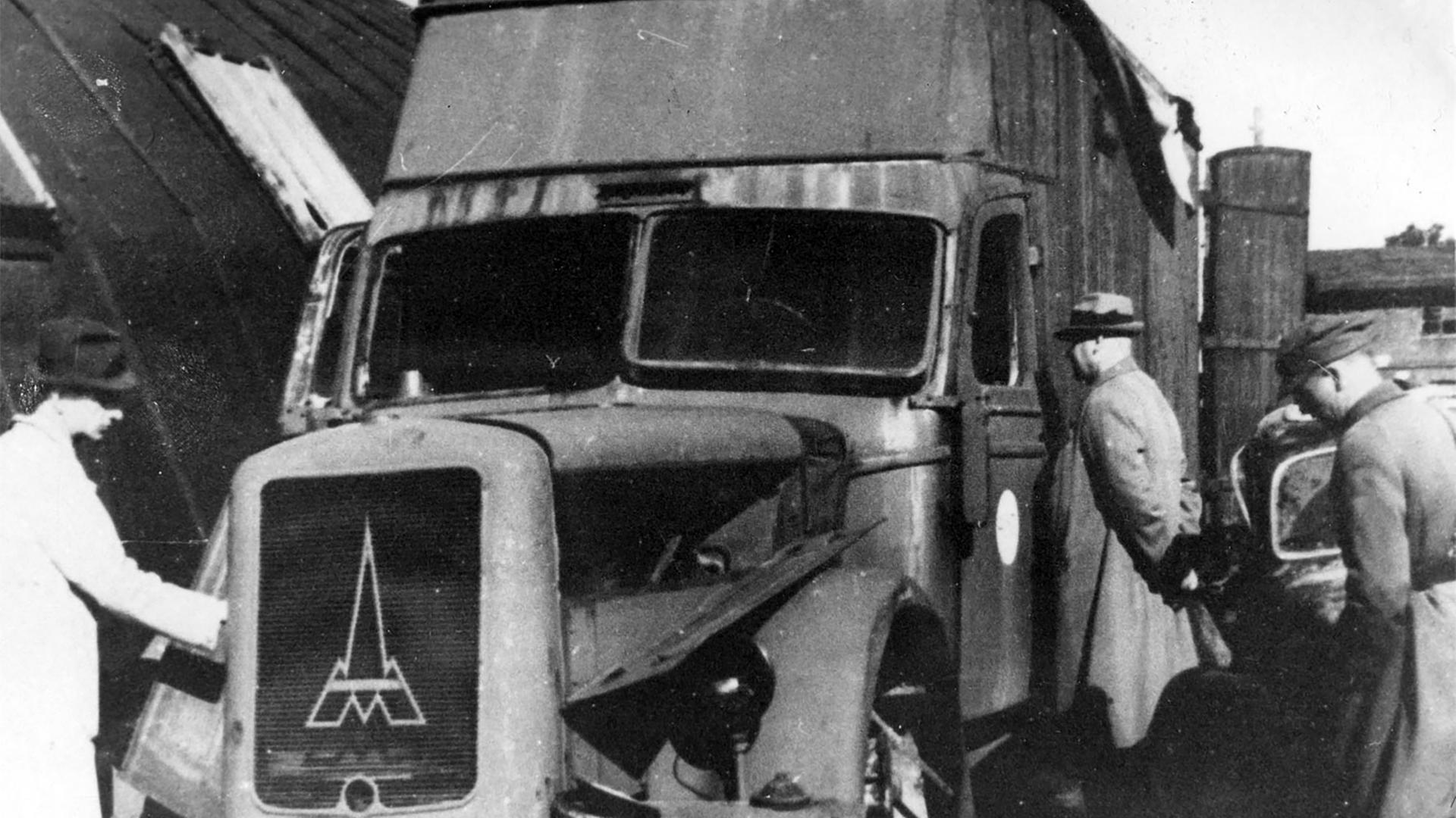 "Die Wahrheit über den Holocaust (4): Mordfabriken": Gaswagen in Chelmno, Polen.