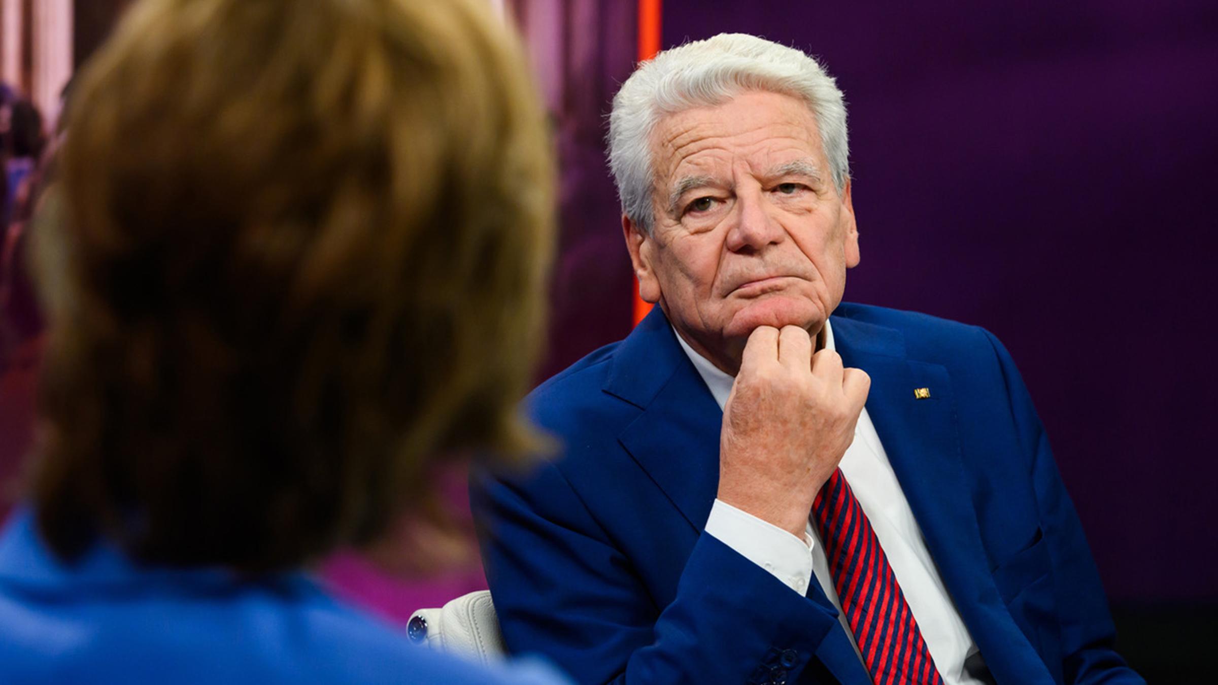 Bundespräsident a.D. Joachim Gauck zu Gast in der Sendung von Maybrit Illner.