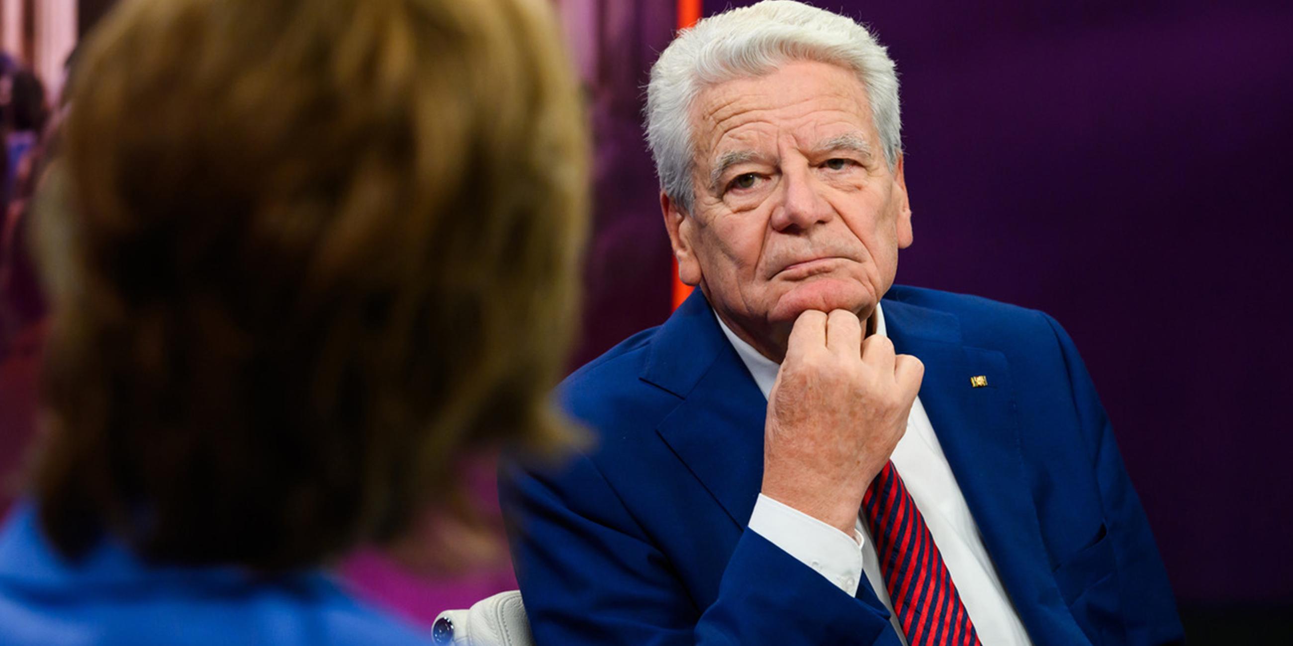 Bundespräsident a.D. Joachim Gauck zu Gast in der Sendung von Maybrit Illner.