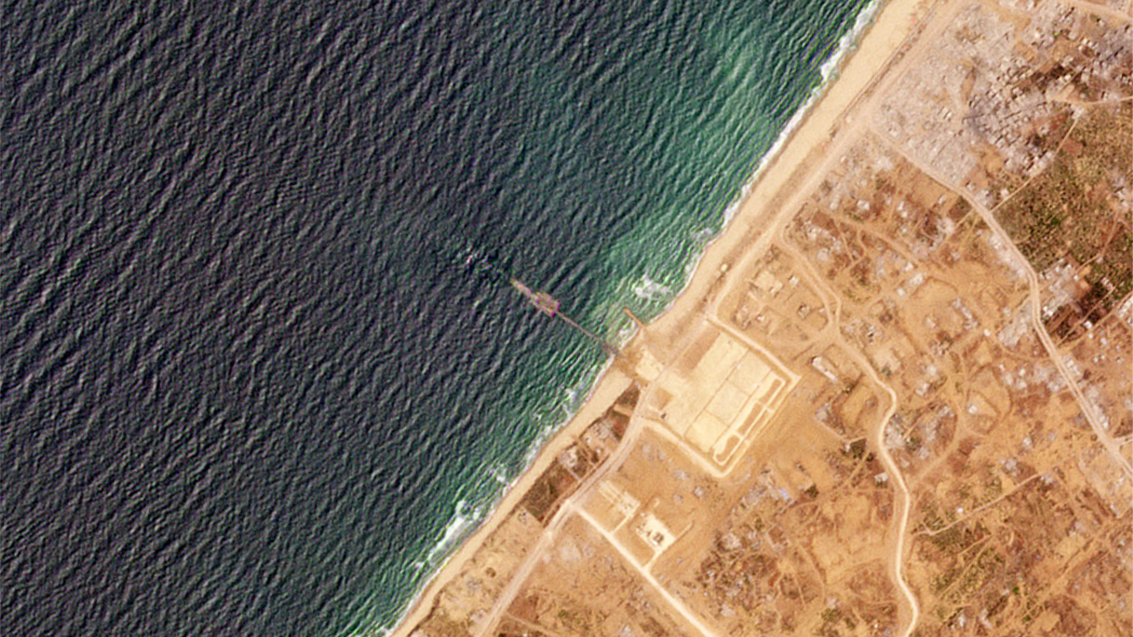 Satellitenbild des vom US-Militär im Gazastreifen installierten Pier.