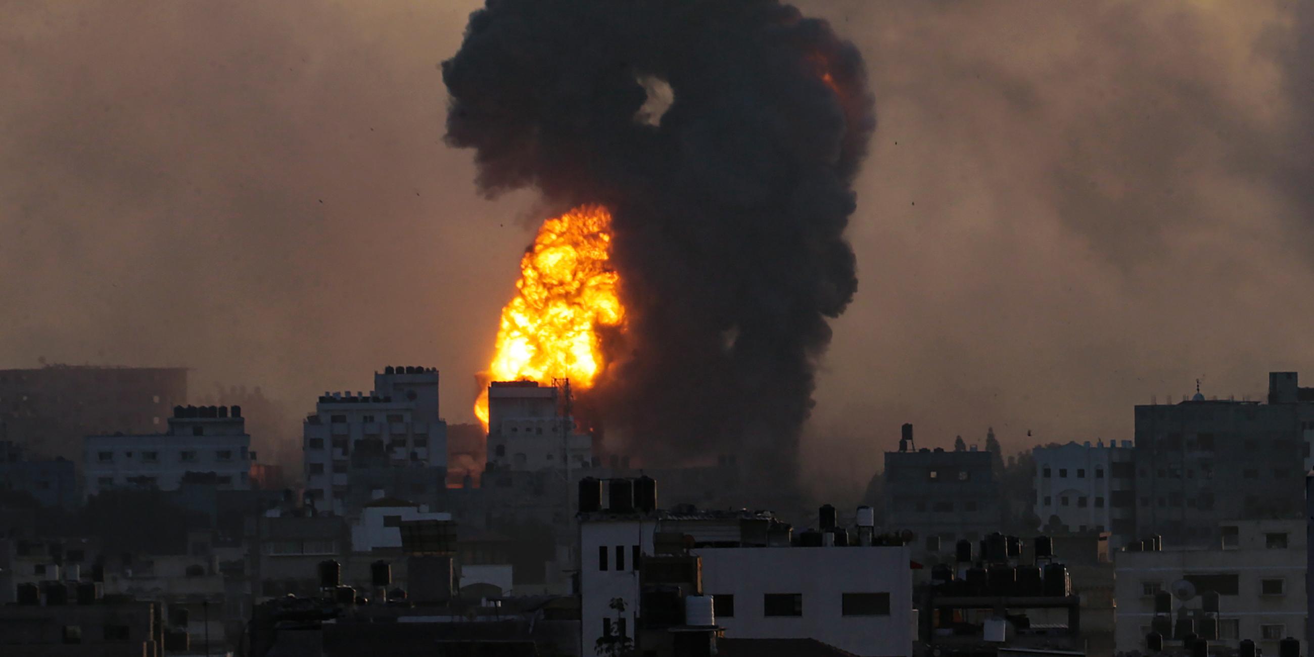 Rauch steigt nach israelischen Angriffen im Stadtviertel Tal Al Hawa in Gaza-Stadt auf, 02. 11.2023.