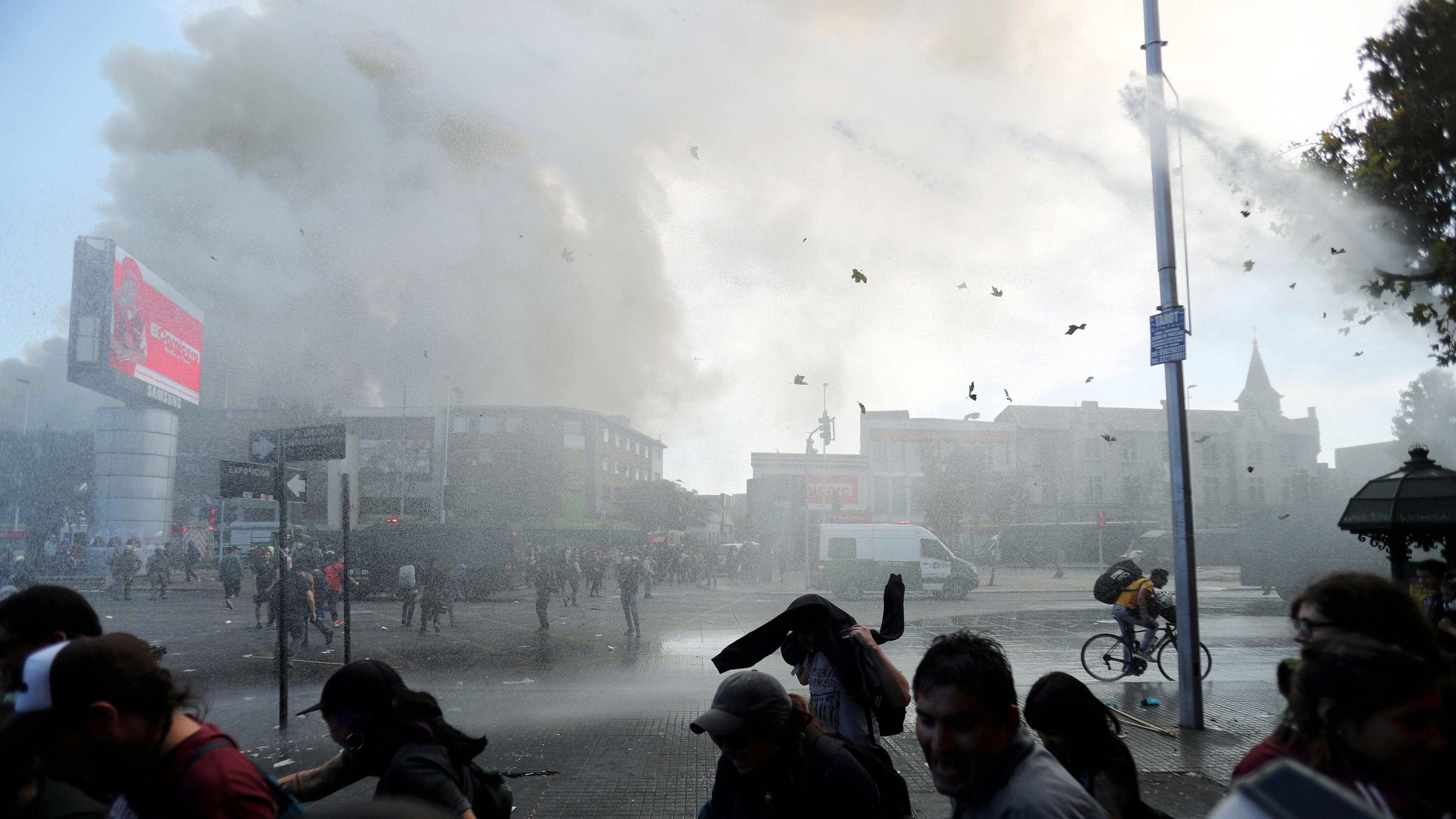Gebäudebrand bei Mai-Demo in Chile