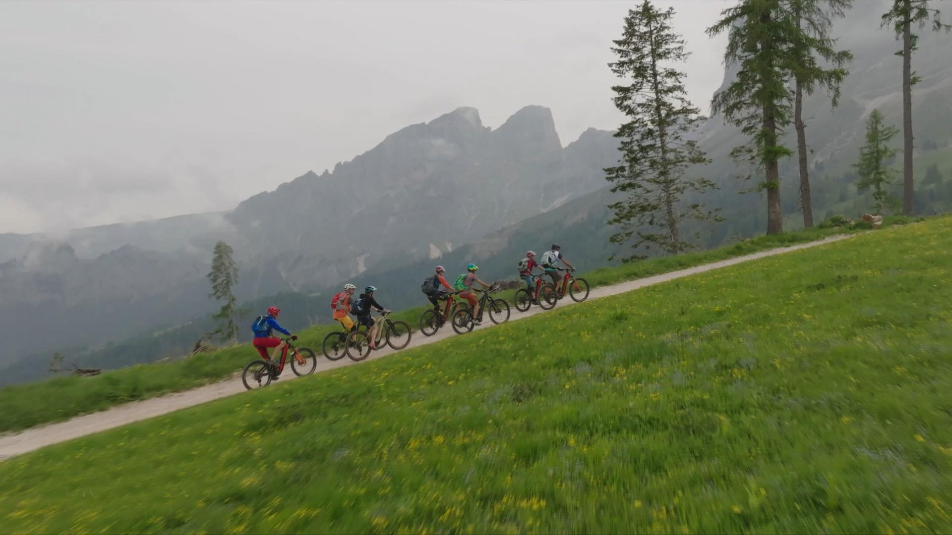 Radfahrer im Gebirge