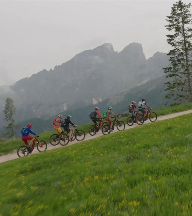 Radfahrer im Gebirge