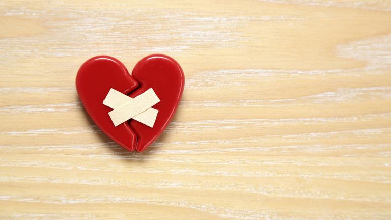 Wie Ein Herzinfarkt Broken Heart Syndrom Zdfmediathek