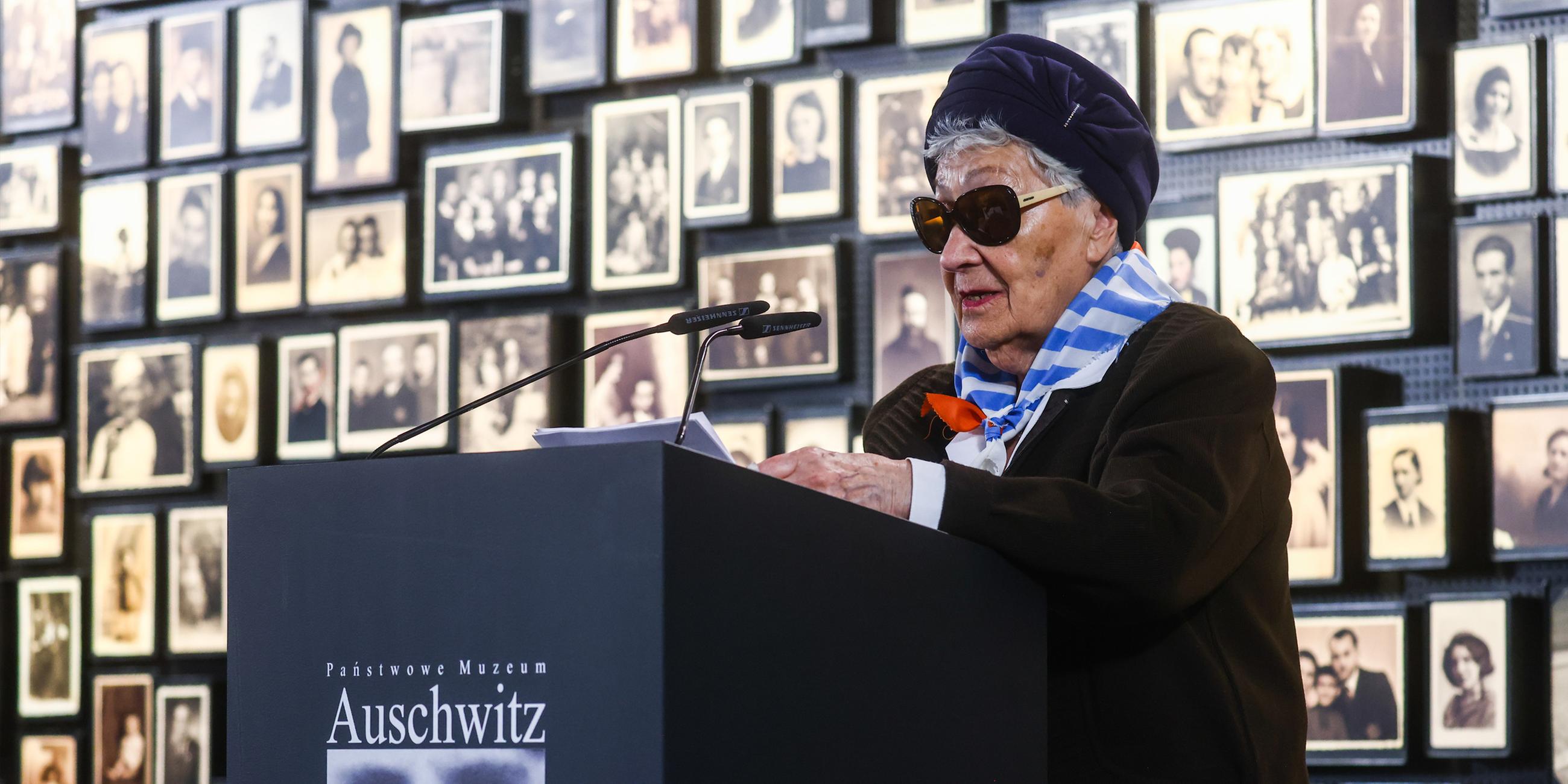 Die Holocaust-Überlebende Zdzislawa Wlodarczyk spricht während des 78. Jahrestages der Befreiung von Auschwitz-Birkenau und des Holocaust-Gedenktages.