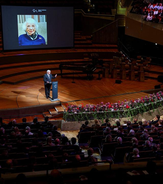 Bundespräsident Frank-Walter Steinmeier hält eine Rede bei der offiziellen Gedenkfeier für Margot Friedlaender.