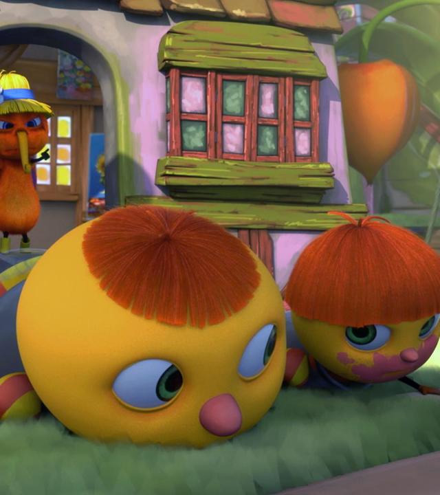 Walter der Falter steht mit wütendem Gesichtsausdruck in der Tür. Mistel und Distel liegen im Vordergrund auf dem Boden mit dem Gesicht in Richtung des Rasens. 