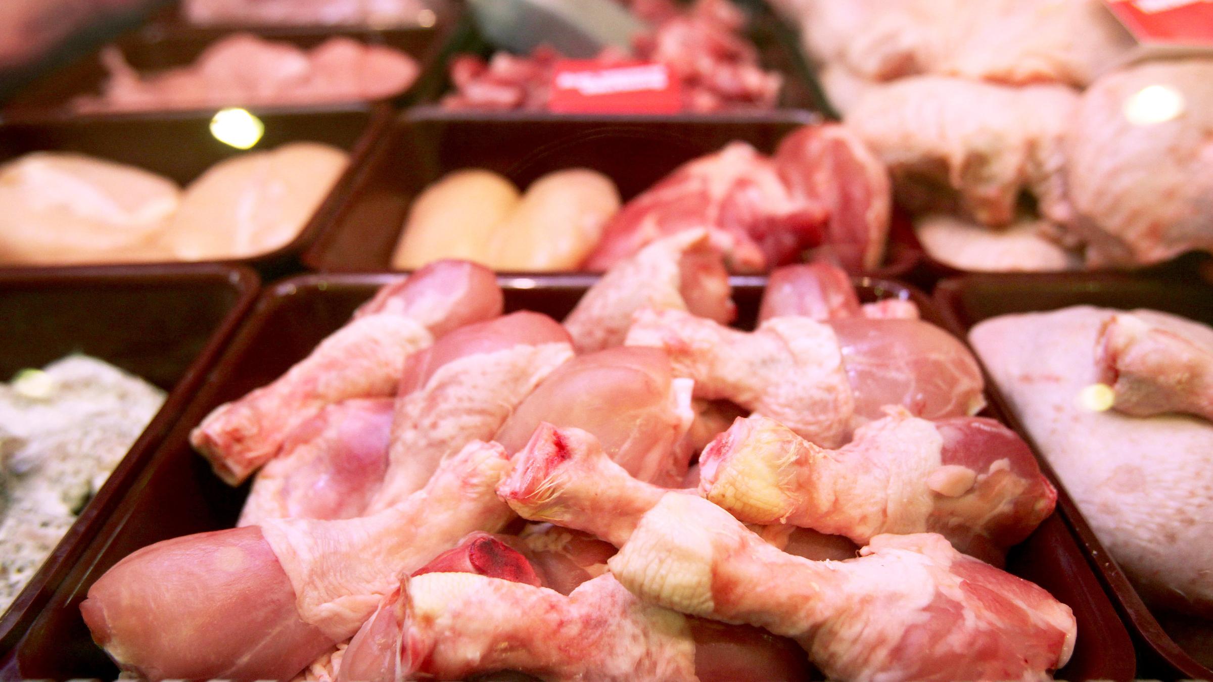 Geflügelfleisch im Supermarkt, aufgenommen am 04.01.2011