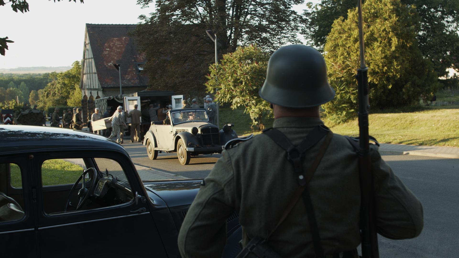 Reenactment - Evakuierungstransporte erreichen die Zittwerke 1944.