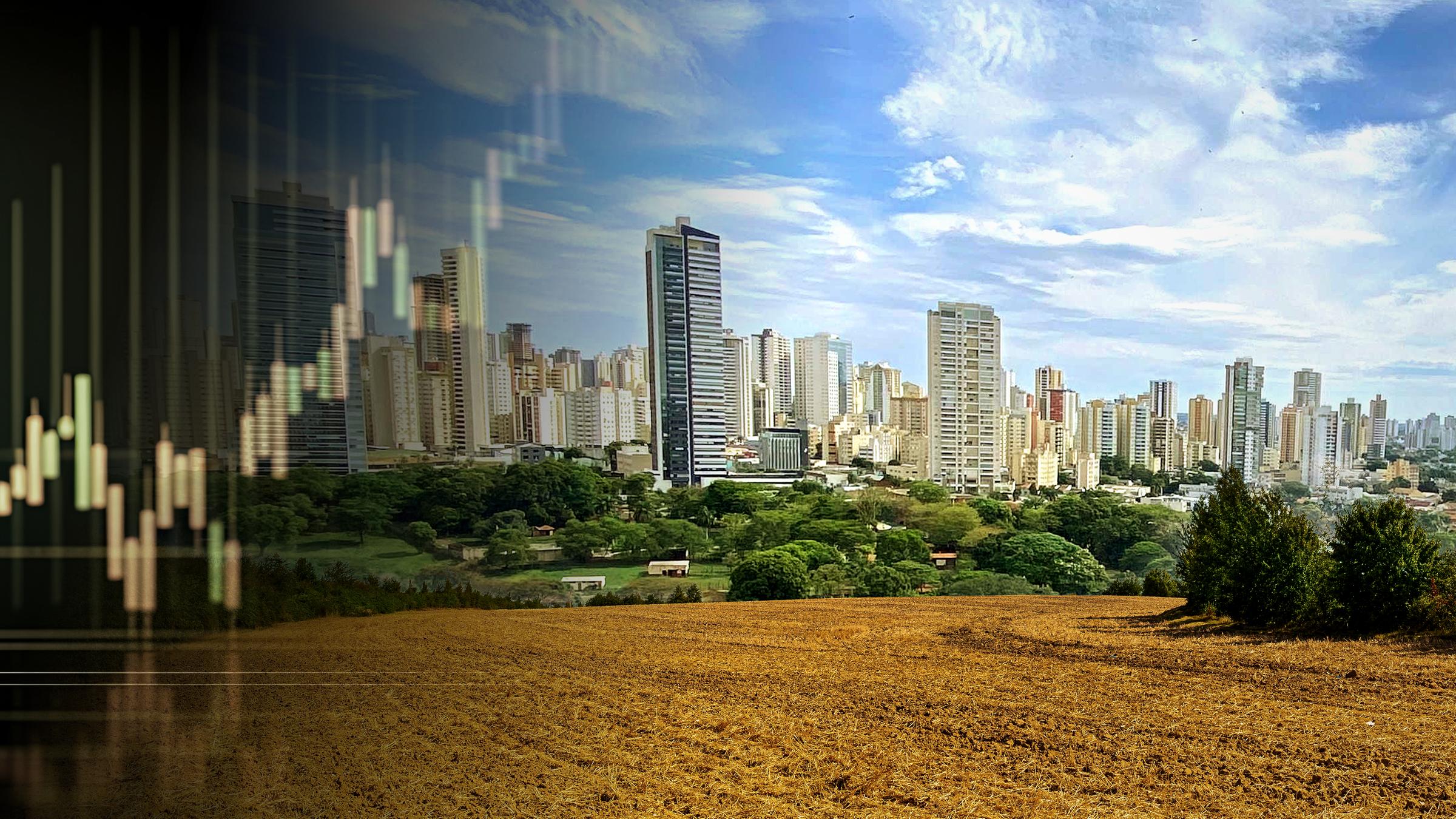 Montage: Vorne ein frisch gepflügtes Feld; im Hintergrund die Skyline einer nahen Großstadt. Links: Börsenkurstafel