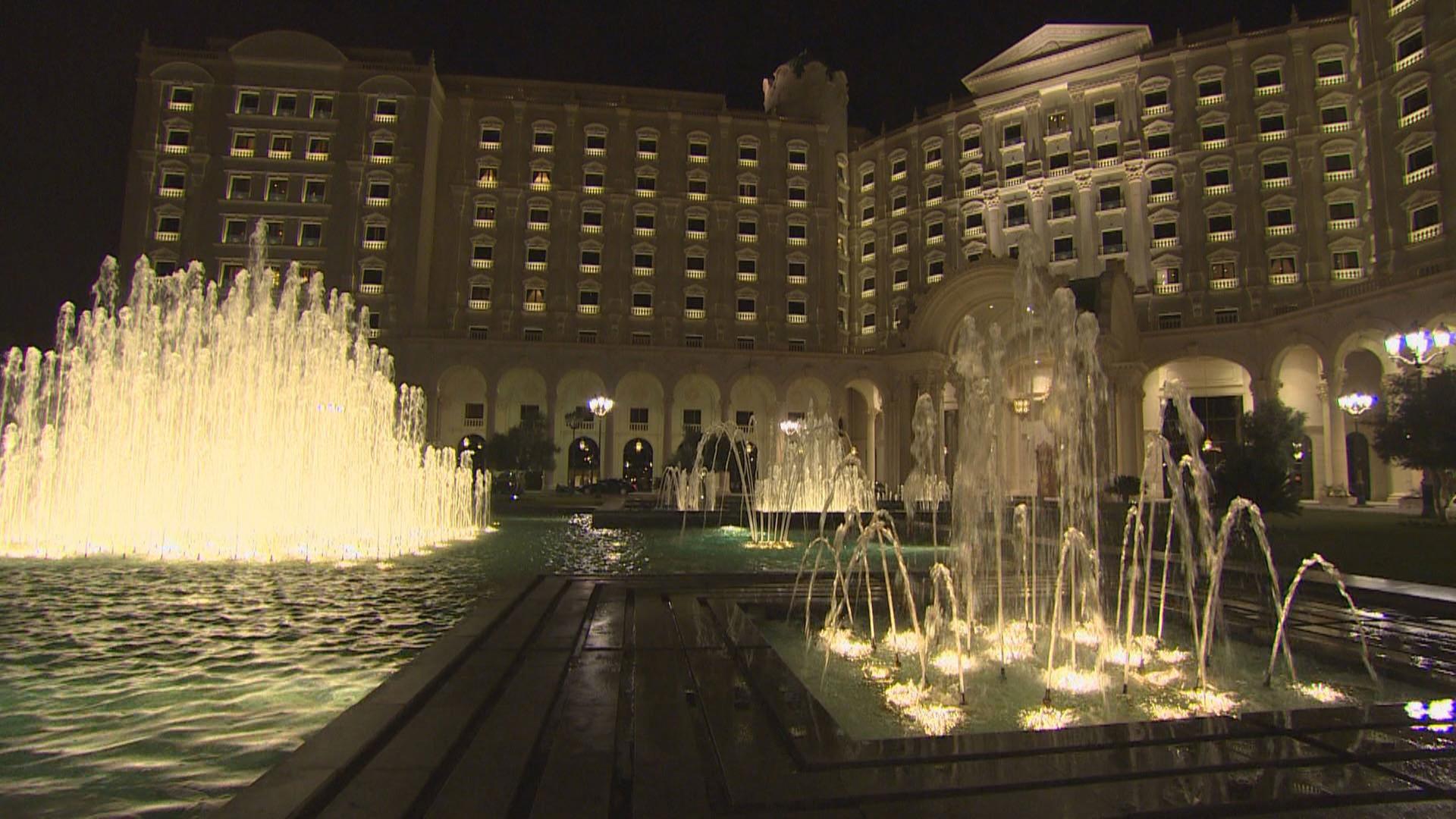 "Geheimes Saudi-Arabien - Auf der Spur des Geldes": Hotel Ritz-Carlton in Riad.